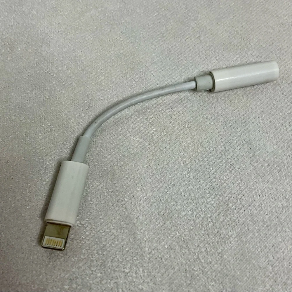 Genuine Apple Lightning to 3.5mm Jack Adapter (A1749C) - White